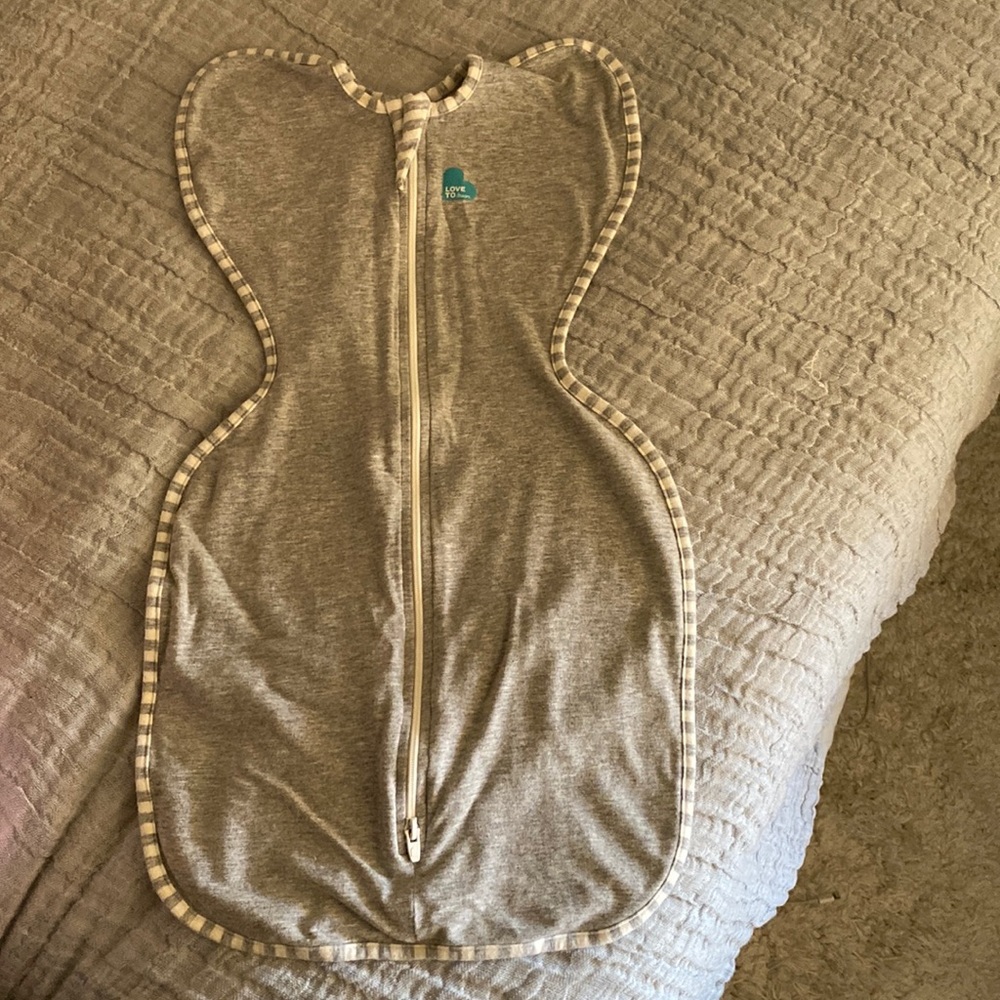 Love to Dream Small Gray swaddle. Very gently used! 🌸